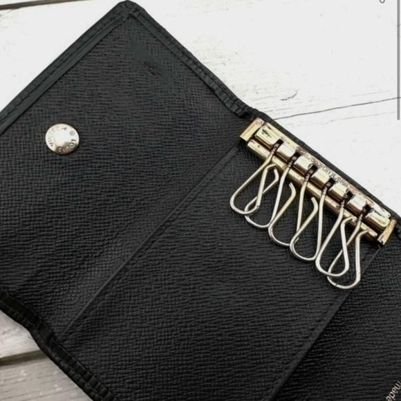 AUTHENTIC Louis Vuitton key holder. Previously owned. Color: Black. - Picture 1 of 14